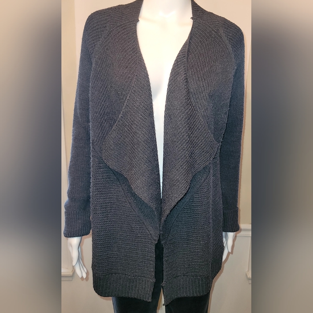 GREY SWEATER BY TAHARI, SZ MED